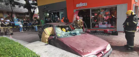 MG: Bombeiros simulam resgate de vítima de acidente na Praça da Savassi simulacaomg-.png