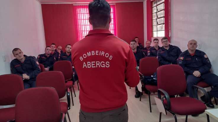 ABERGS visita Pelotões do 5° Batalhão de Bombeiro Militar