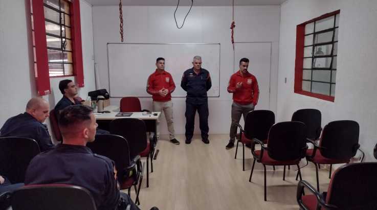 ABERGS visita Pelotões do 5° Batalhão de Bombeiro Militar