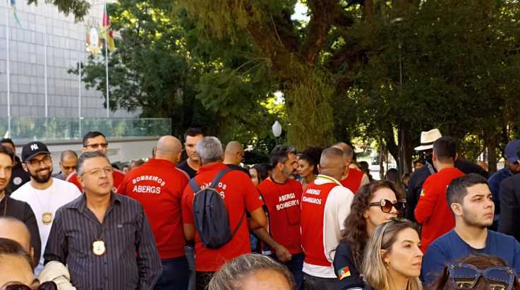 ABERGS repudia os 6% proposto pelo Governo do Estado e participa de manifestação em frente ao Piratini