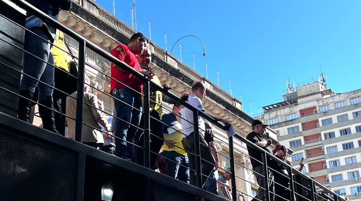 ABERGS repudia os 6% proposto pelo Governo do Estado e participa de manifestação em frente ao Piratini