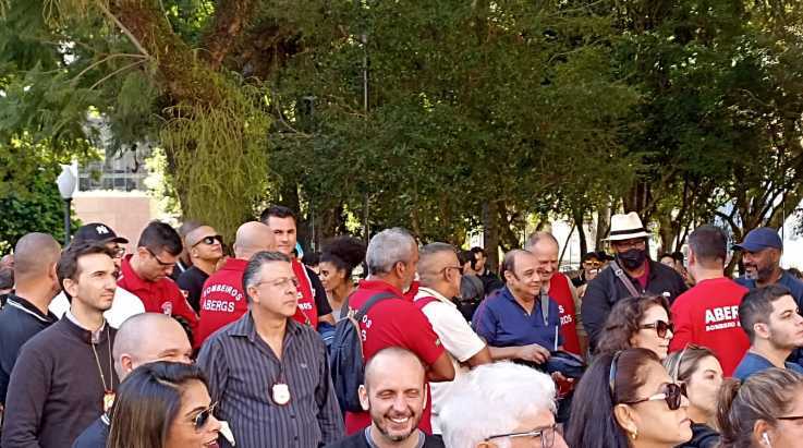 ABERGS repudia os 6% proposto pelo Governo do Estado e participa de manifestação em frente ao Piratini