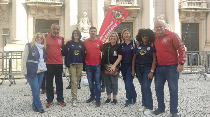 ABERGS repudia os 6% proposto pelo Governo do Estado e participa de manifestação em frente ao Piratini