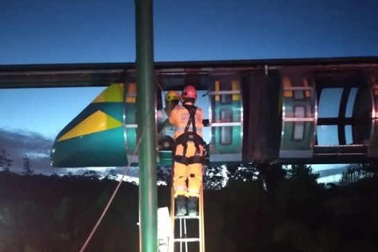 Poço de Caldas: Corpo de Bombeiros resgata 5 pessoas presas em monotrilho de resort corpo-de-bombeiros-resgata-5-pessoas-presas-em-monotrilho-de-resort-6437edf38d778.jpg