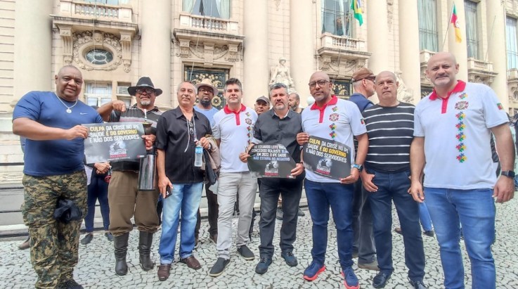 ABERGS participa de ato unificado que reuniu centenas de servidores em Porto Alegre