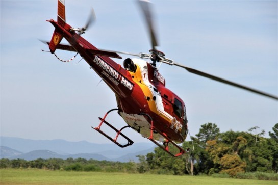 SC: Helicóptero dos bombeiros resgata motociclista que caiu durante trilha em Armazém helicoptero-dos-bombeiros-resgata-motociclista-que-caiu-durante-trilha-em-armazem.jpg