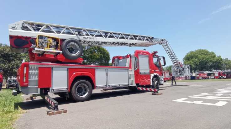 ABERGS visita novos operadores de Auto-Escadas e homenageia Bombeiro Veterano