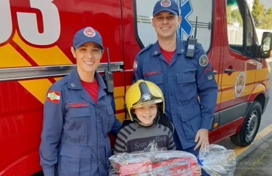 Bombeiros de Orleans fazem visita surpresa para menino de seis anos whatsapp-image-2023-06-06-at-08.57.55.jpeg