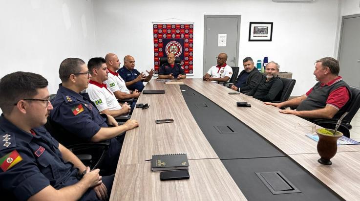 ABERGS acompanha a Comissão de Bombeiros Veteranos ao Comandante-Geral do CBMRS