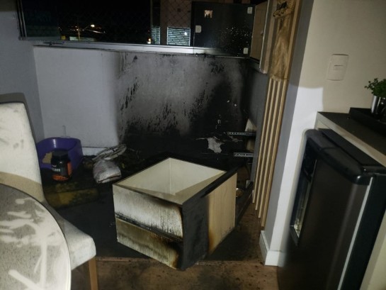 Criciúma: apartamento pega fogo e mobiliza bombeiros no Rio Maina criciuma-apartamento-pega-fogo-e-mobiliza-bombeiros-no-rio-maina.jpg
